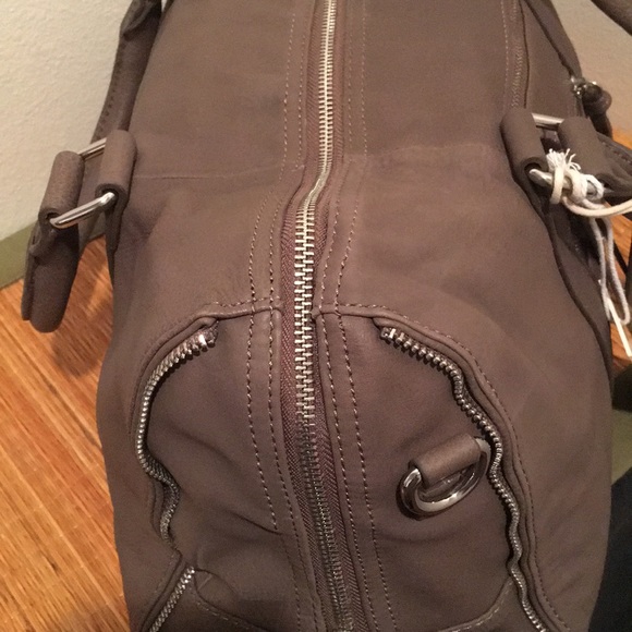 🆕 🐚NWT Grey Leather Zippered Satchel🐚 - Picture 6 of 8